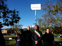 L'inaugurazione del Parco Gunnella con il Sindaco Petrangfeli ed a,lcuni parenti del Capo Partigiano Angelo